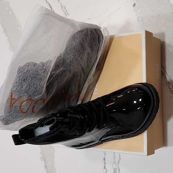 Mini Moda Kids Black Patent Combat Boots | Size 8 Toddler NIB - Picture 6 of 11